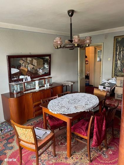 Apartament cu 4 camere decomandat în Central