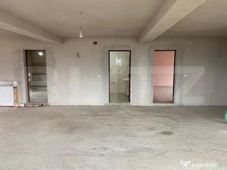 Casă cu 5 camere cu Teren 7100 Mp în Central