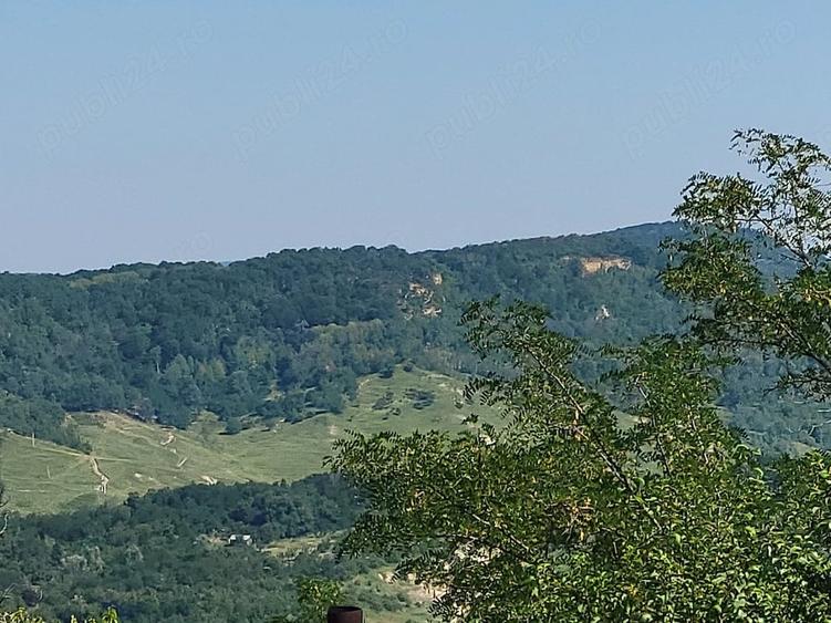 Casă cu 4 camere cu Teren 100 Mp în Predeal