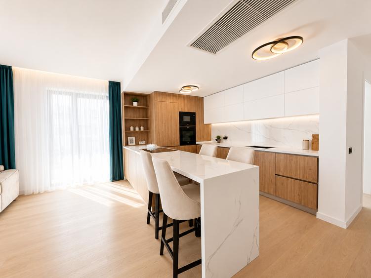 Apartament cu 4 camere semidecomandat în Herăstrău