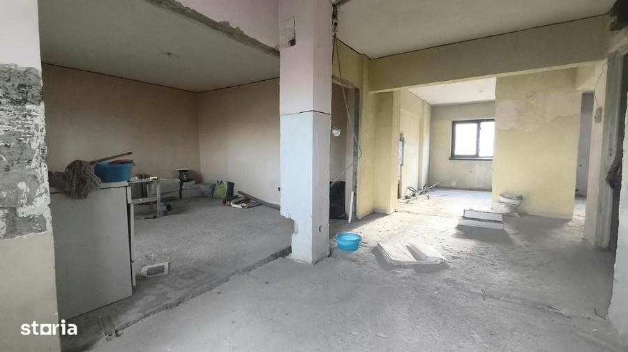Apartament cu 4 camere decomandat în Central