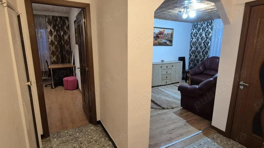 Apartament cu 3 camere semidecomandat în Central