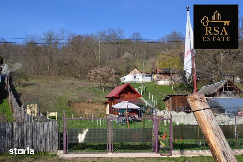 Teren de 2400 mp, în Glăvile