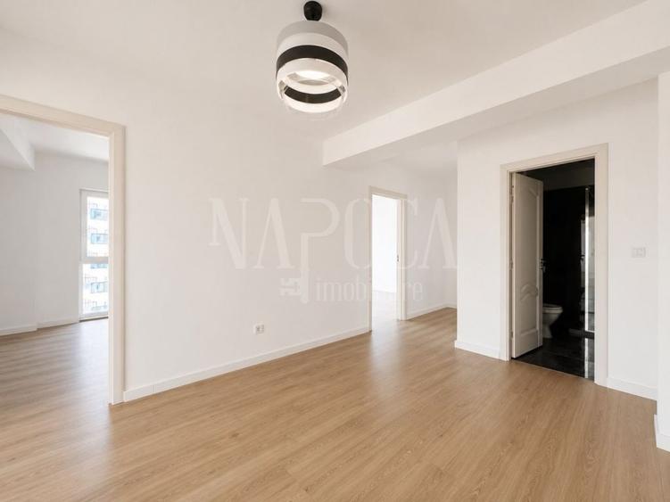 Apartament cu 4 camere semidecomandat în Dâmbul Rotund