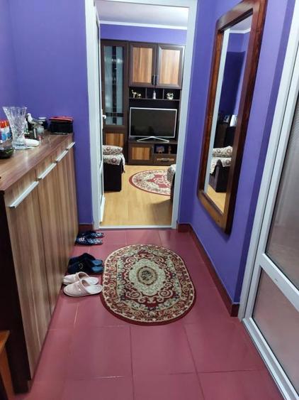 Apartament cu 3 camere semidecomandat în Viziru 1