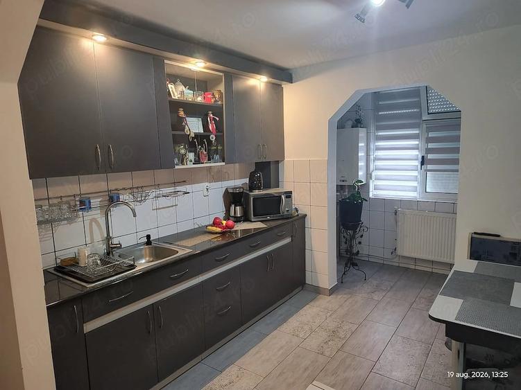 Apartament cu 2 camere decomandat-etaj2-mobilat-zona I.Corvin Deva - 1