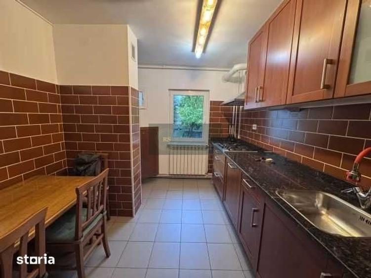 Apartament cu 4 camere decomandat în Astra