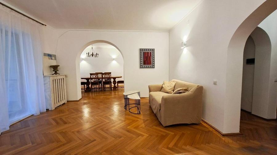 Apartament cu 5 camere decomandat, mobilat în Floreasca