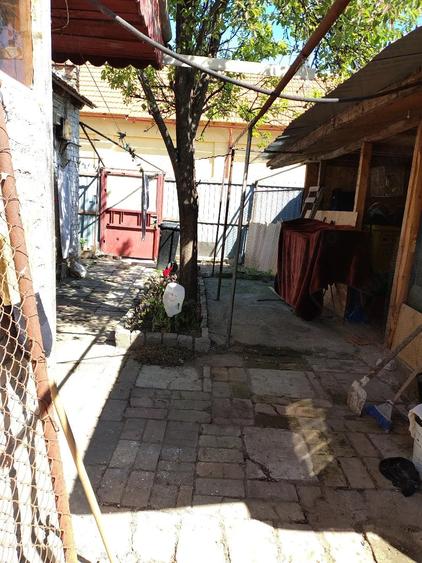Casă cu 2 camere cu Teren 272 Mp în Central