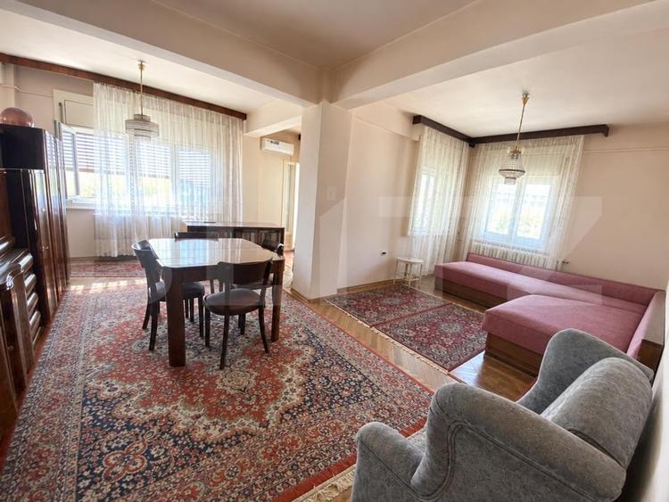 Apartament cu 4 camere decomandat, mobilat în Central