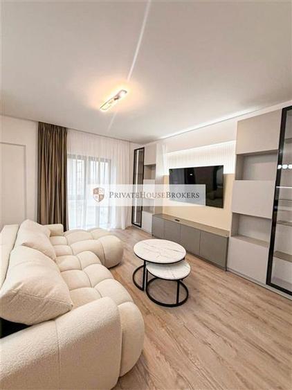 Apartament cu 3 camere semidecomandat, mobilat în Pipera
