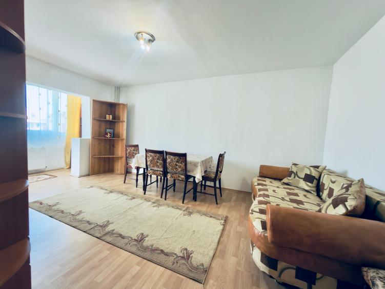 Apartament cu 3 camere decomandat în Răcădău