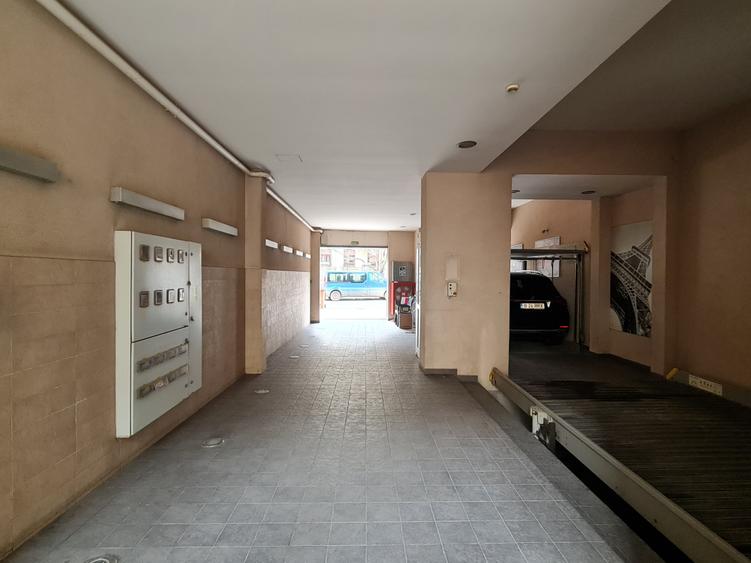Birou, de 156 mp, în Romană