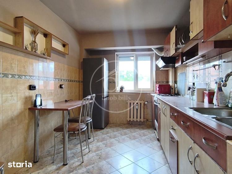 Apartament cu 4 camere decomandat în Rogerius