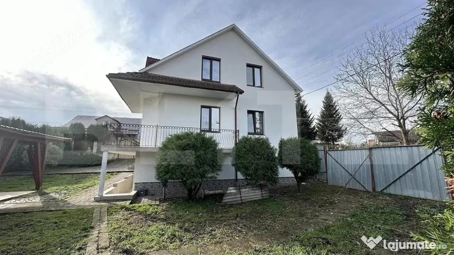 Casă cu 7 camere cu Teren 1100 Mp în Voiniceni