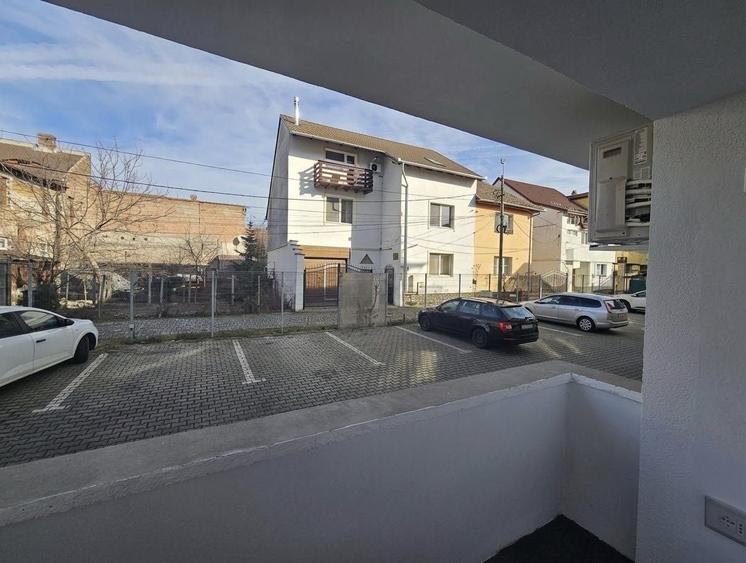 Apartament cu 3 camere decomandat în Exterior Vest