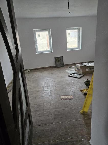 Casă cu 2 camere cu Teren 1600 Mp în Slatina-Nera
