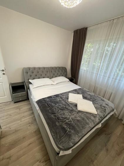 Apartament cu 2 camere semidecomandat, mobilat în P-ța Victoriei