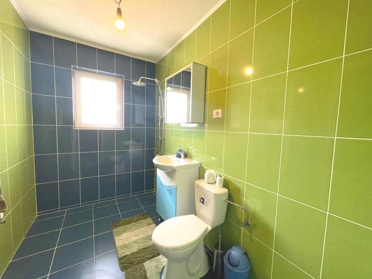 Casă individuală cu 6 camere cu Canalizare în Bărăbanț