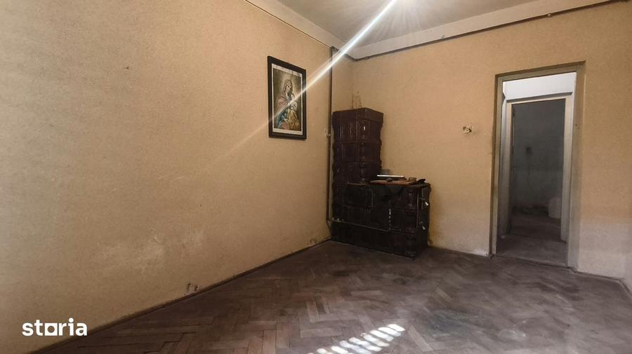 Casă cu 2 camere cu Teren 1855 Mp în Cârjiți