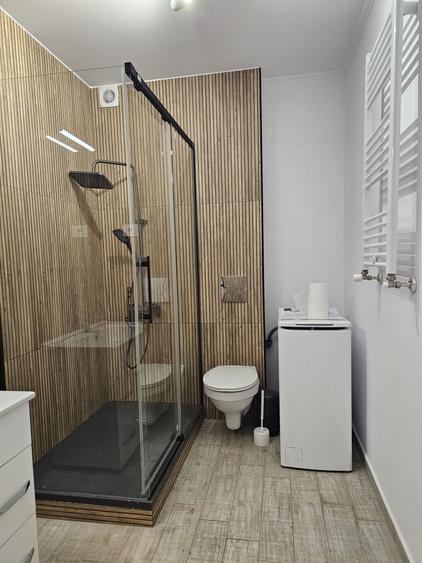 Apartament cu 3 camere semidecomandat, mobilat în Copou