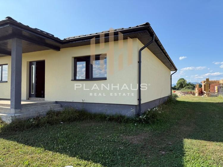 Casă cu 4 camere cu Teren 803 Mp în Săcălășeni
