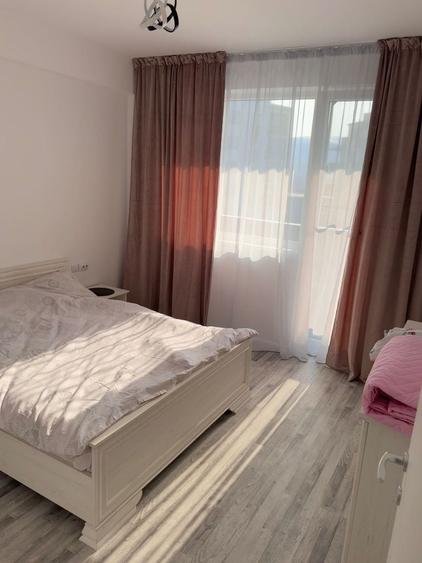 Apartament cu 3 camere decomandat în Mofleni