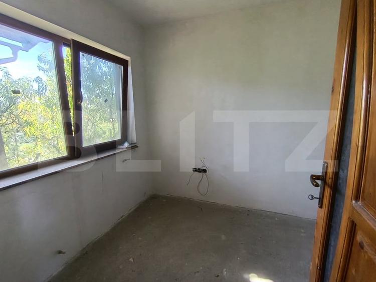Casă individuală cu 5 camere cu Canalizare în Central