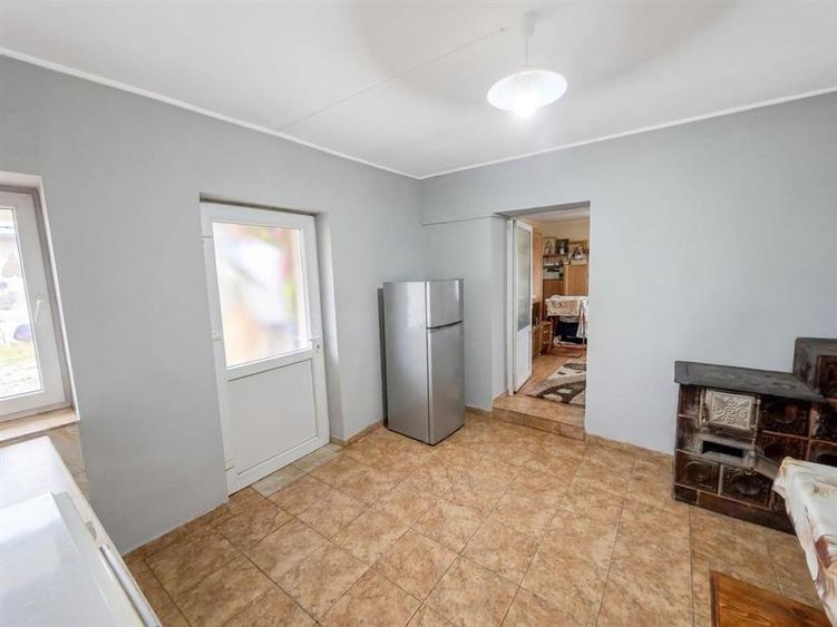 Casă cu 3 camere cu Teren 750 Mp în Bicaci