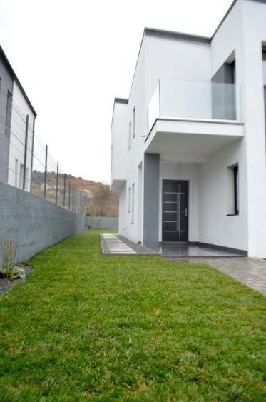 Casă individuală cu 4 camere cu Teren 430 Mp în Florești