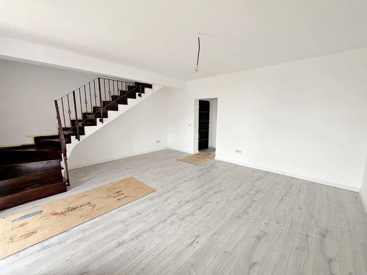 Duplex cu 4 camere cu Canalizare în Păcurari