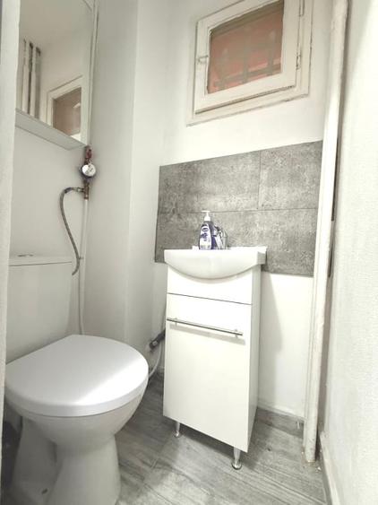 Apartament cu 3 camere decomandat, mobilat în Costin Georgian