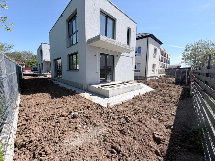 Casă individuală cu 3 camere cu Canalizare în Sud