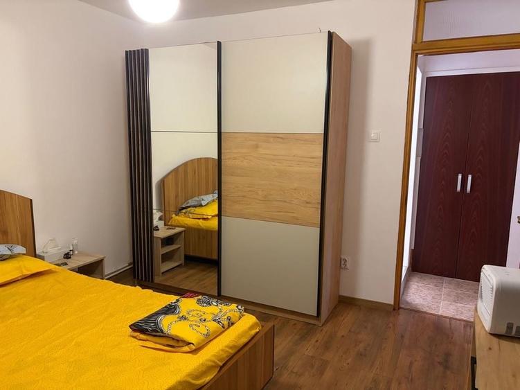 Apartament cu 3 camere decomandat în Ștefan cel Mare