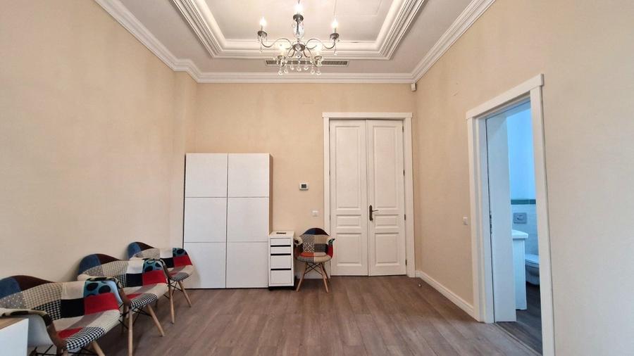 Casă cu 6 camere cu Teren 271 Mp în Parcul Carol