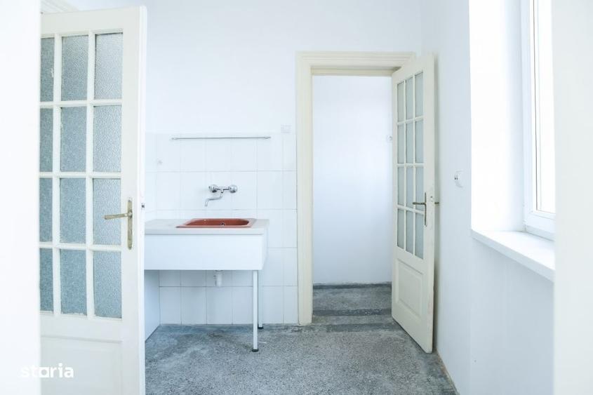 Apartament cu 3 camere în Calea Victoriei