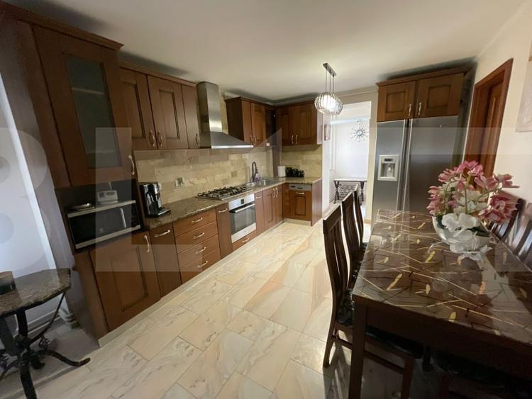Apartament cu 4 camere decomandat, mobilat în Girocului