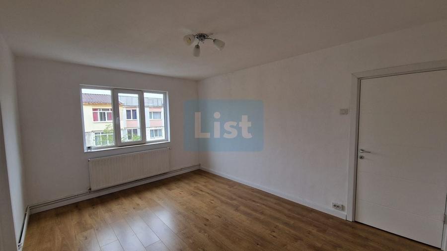 Apartament cu 2 camere semidecomandat în Hotvon
