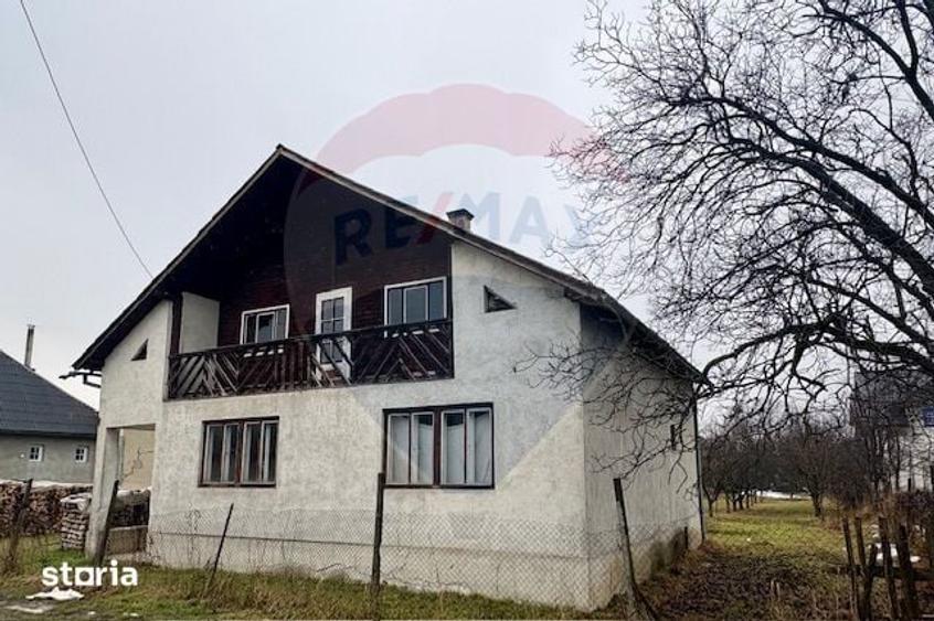 Casă cu 3 camere cu Teren 1723 Mp în Central
