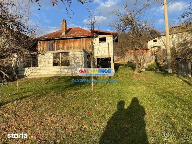Teren de 4530 mp, în Secăria