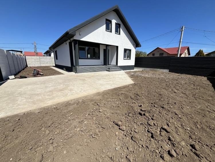Casă individuală cu 3 camere cu Canalizare în Valu lui Traian