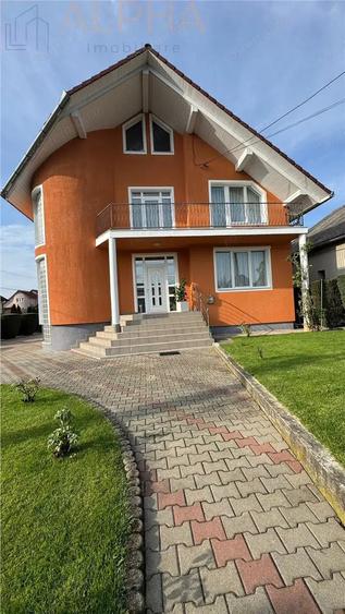 Casă cu 6 camere cu Teren 645 Mp în Unirea