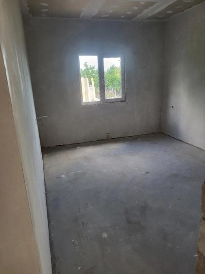 Casă cu 3 camere cu Teren 250 Mp în Lumina