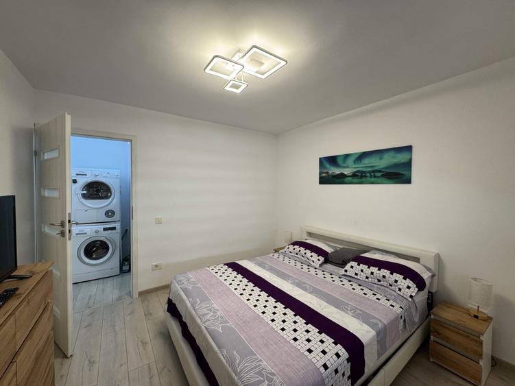 Apartament cu 3 camere decomandat, mobilat în