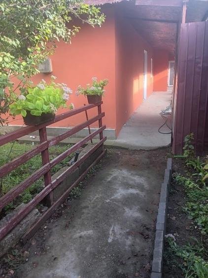 Casă individuală cu 4 camere cu Canalizare în Central