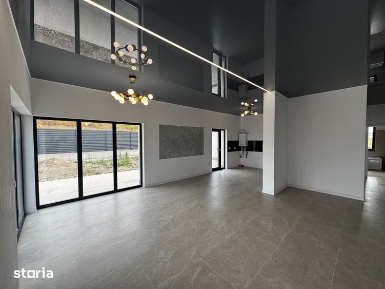 Casă cu 5 camere cu Teren 500 Mp în Bârnova