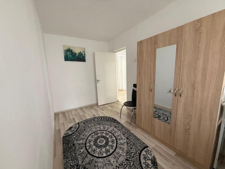 Apartament cu 3 camere decomandat în Exterior Vest