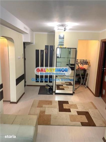 Apartament cu 4 camere semidecomandat, mobilat în Apărătorii Patriei