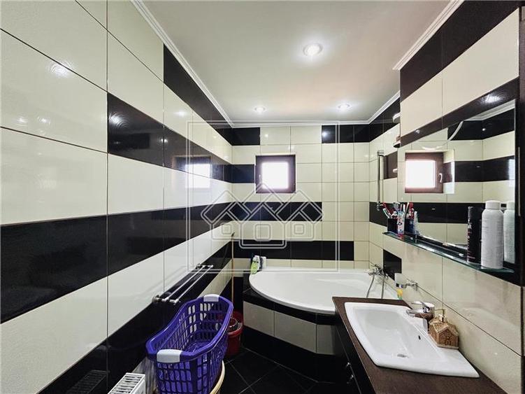 Apartament cu 2 camere decomandat în Șelimbăr