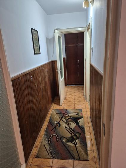 Apartament cu 3 camere decomandat în Florilor